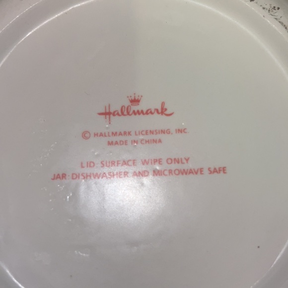 Hallmark Snowman Hand painted ceramic Holiday jar! Like new. 8" tall 6" wide - Picture 5 of 5